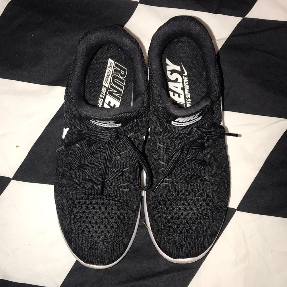 NIKE SNEAKERS